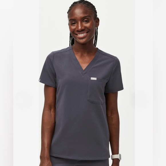 Figs Tops - Women’s Figs Catarina One Pocket V-Neck Scrub Top Style FW1000 Size Medium